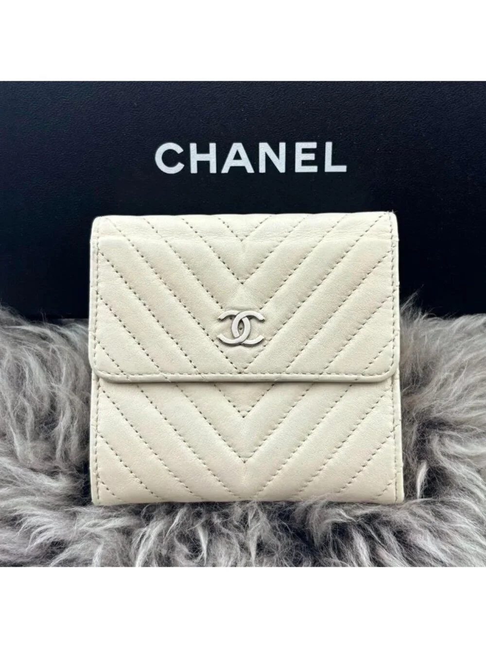 ★SOLD★ Chanel Wallet Shell Blanc Stitch Hook Trifold - Picture 2 of 13